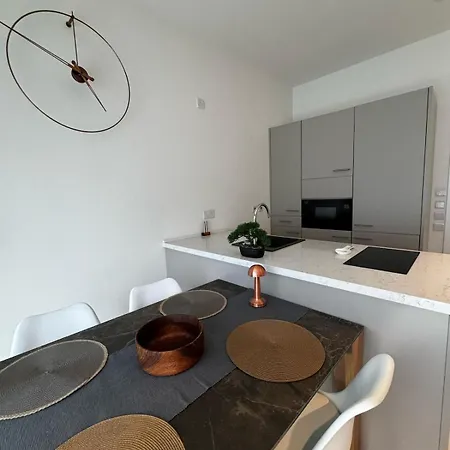 Five Stars Mercury Tower *