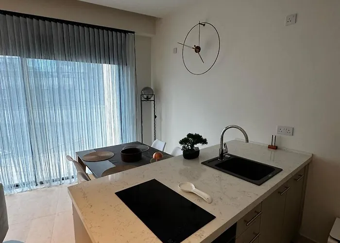 Five Stars Mercury Tower דירה