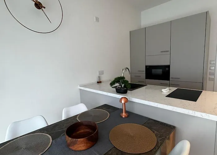 Five Stars Mercury Tower *